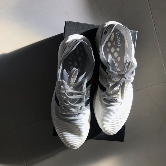 Auth. Y-3 3 stripe sneakers excellent condition - Picture 4 of 6